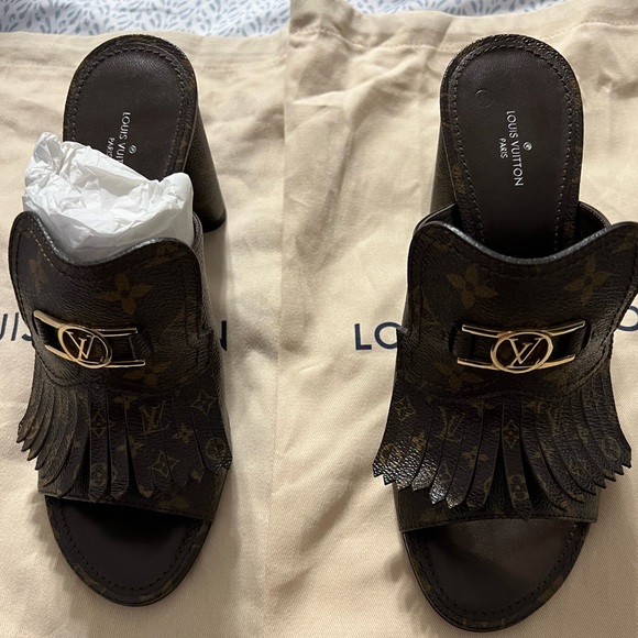 LV sandals - Picture 2 of 4